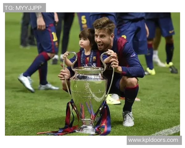 足球明星温馨瞬间抱小孩的背后故事与感人时刻揭秘